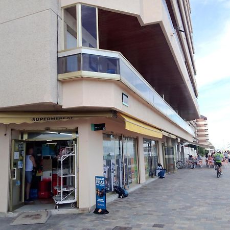 Acogedor Y Amplio Apartamento Familiar A Pie De Playa Calafell Exterior foto
